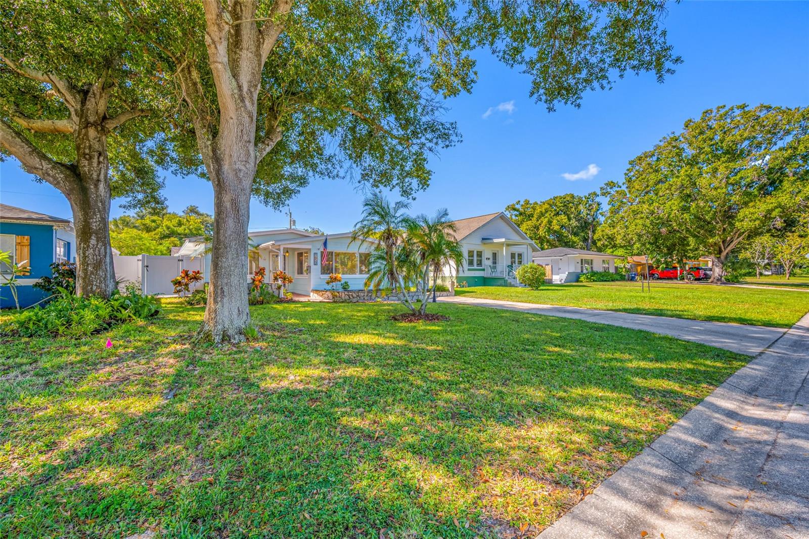 Image 4 of 64 For 1652 24th Avenue N