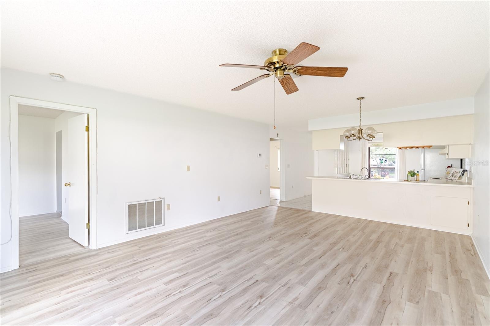 Image 10 of 29 For 7517 Greystone Drive N-a