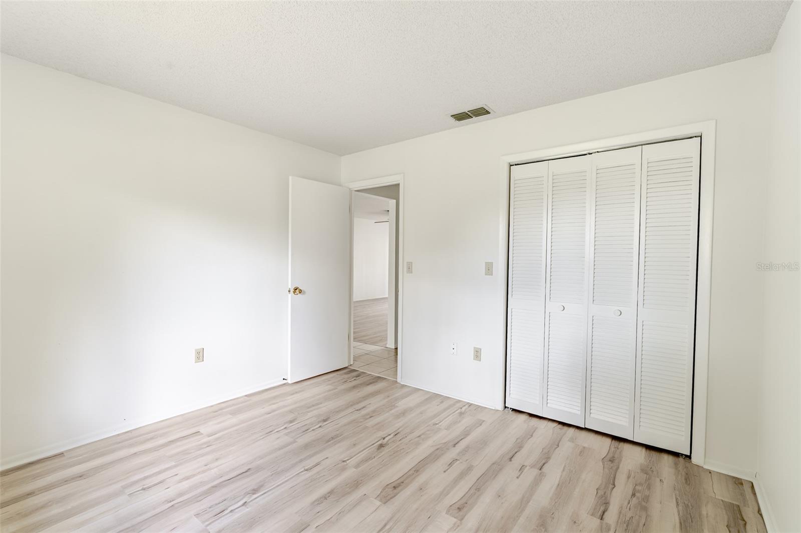Image 17 of 29 For 7517 Greystone Drive N-a