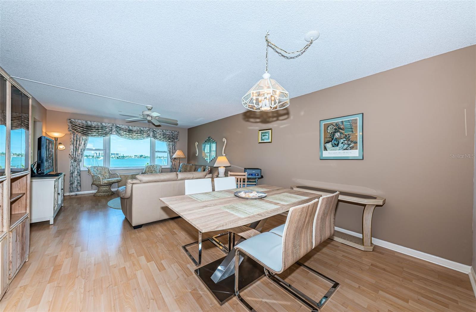 Image 14 of 51 For 4550 Cove Circle 502