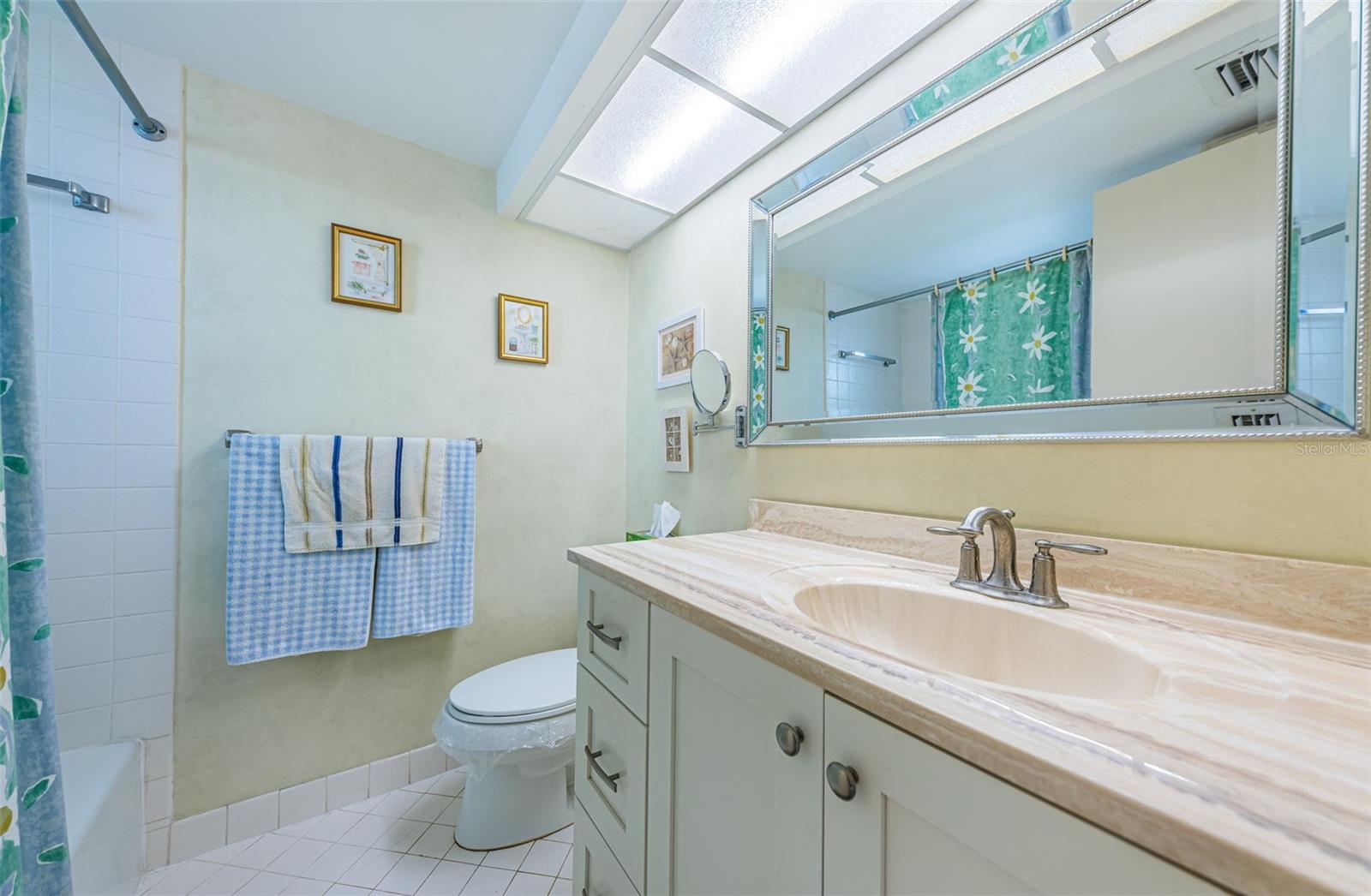 Image 21 of 51 For 4550 Cove Circle 502