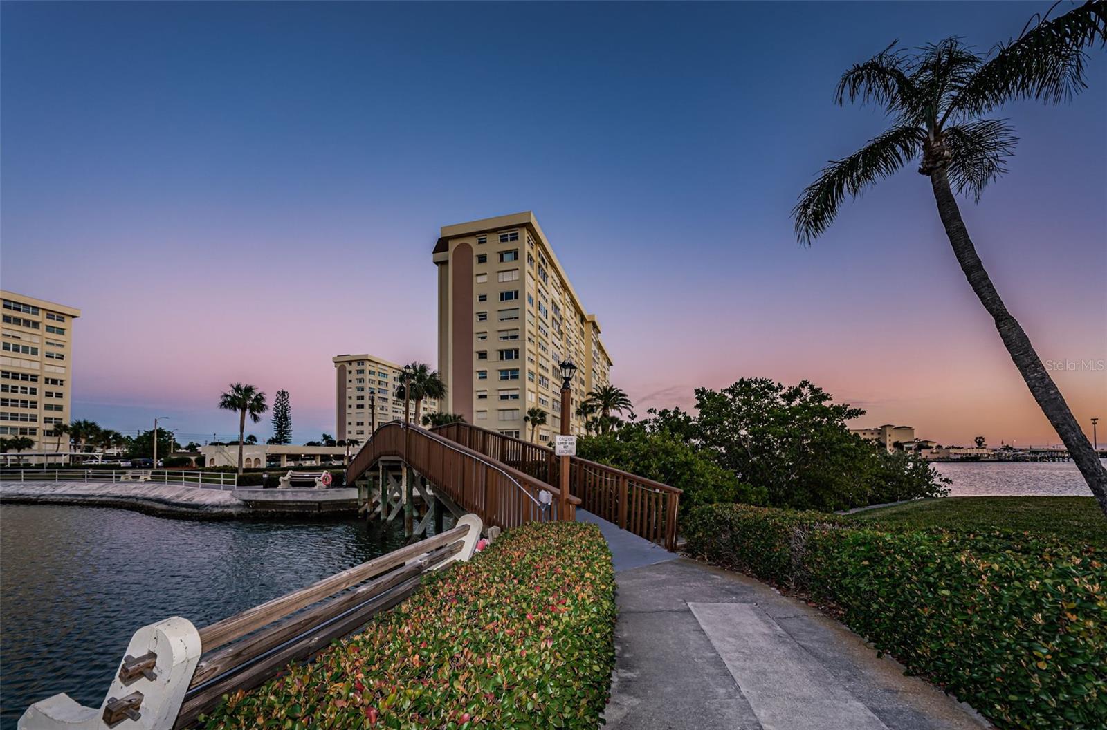 Image 33 of 51 For 4550 Cove Circle 502