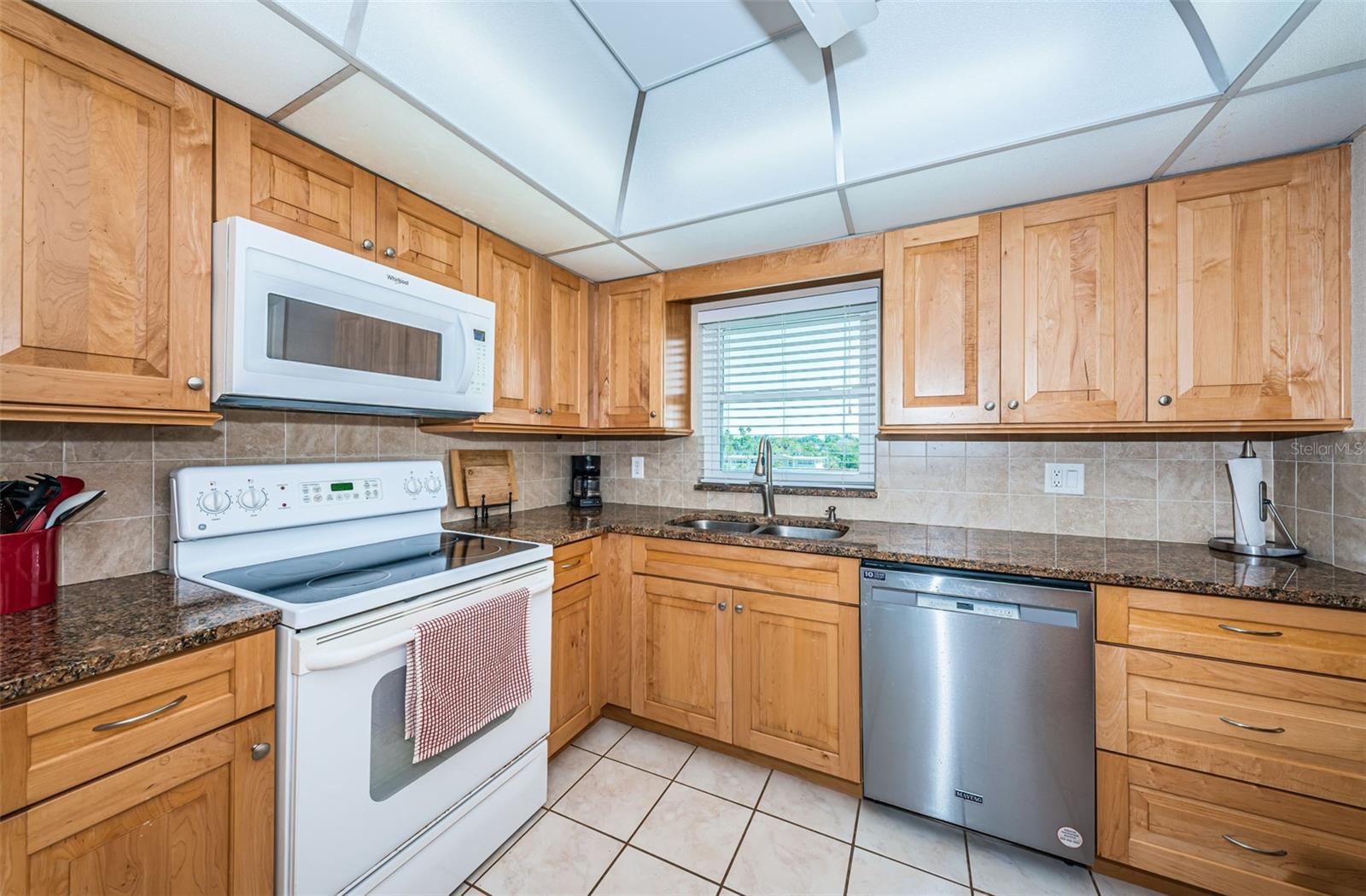 Image 4 of 51 For 4550 Cove Circle 502