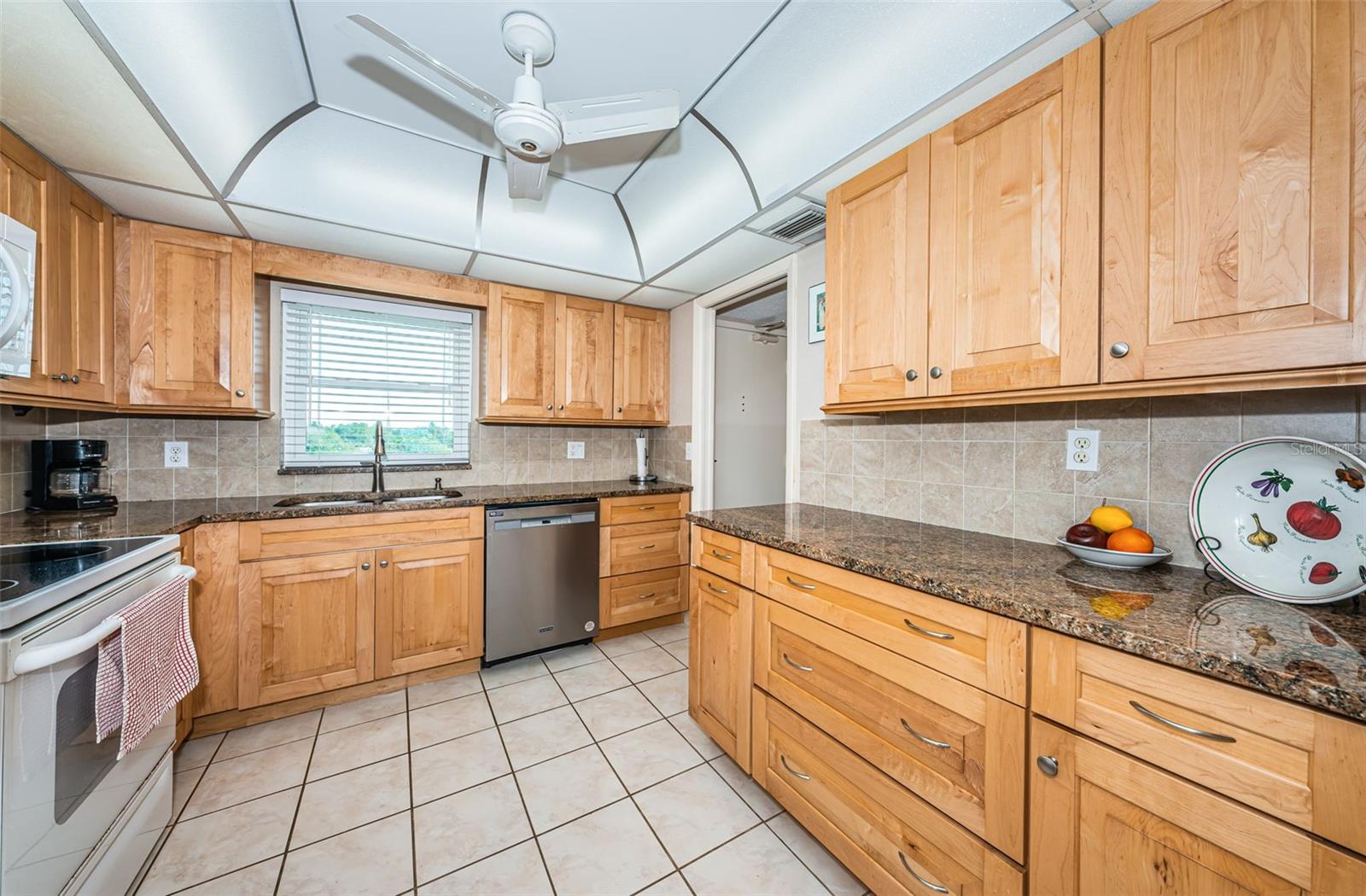 Image 5 of 51 For 4550 Cove Circle 502