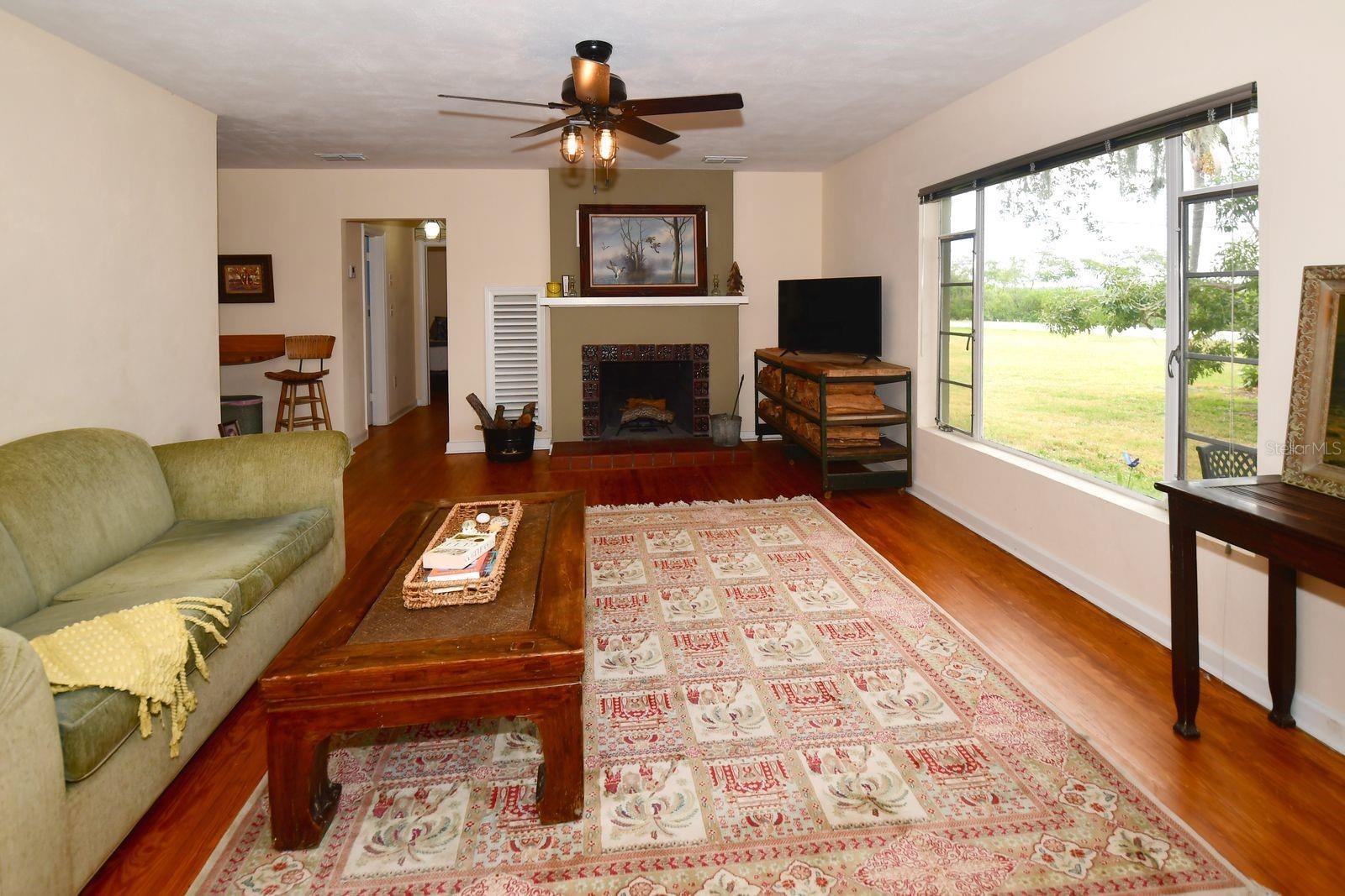 Image 12 of 62 For 160 Bayshore Drive