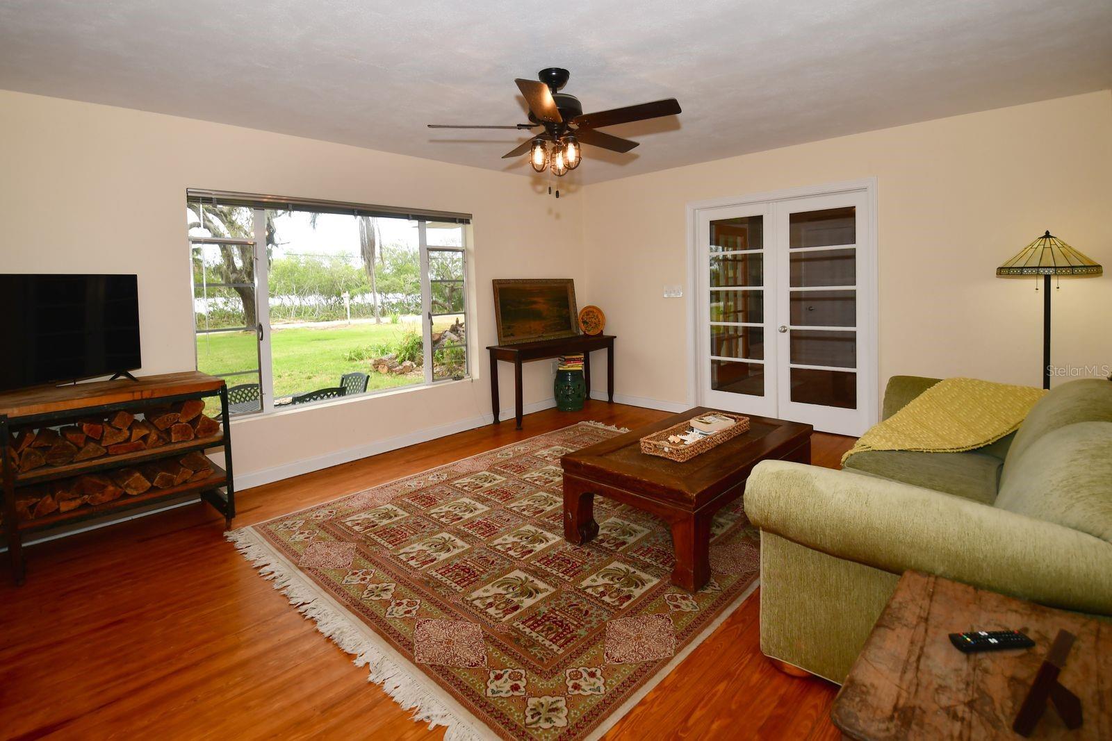 Image 14 of 62 For 160 Bayshore Drive