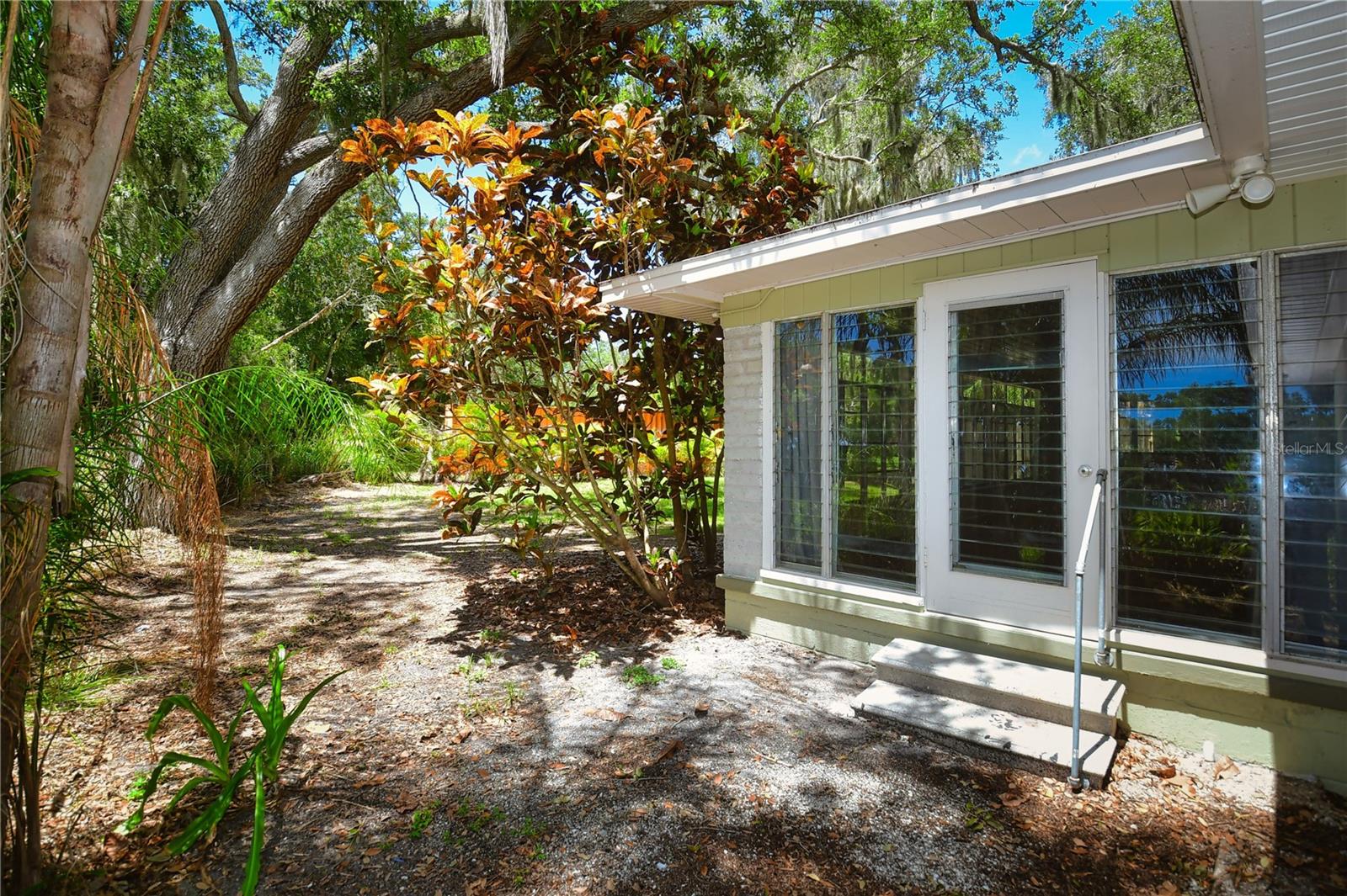 Image 7 of 62 For 160 Bayshore Drive