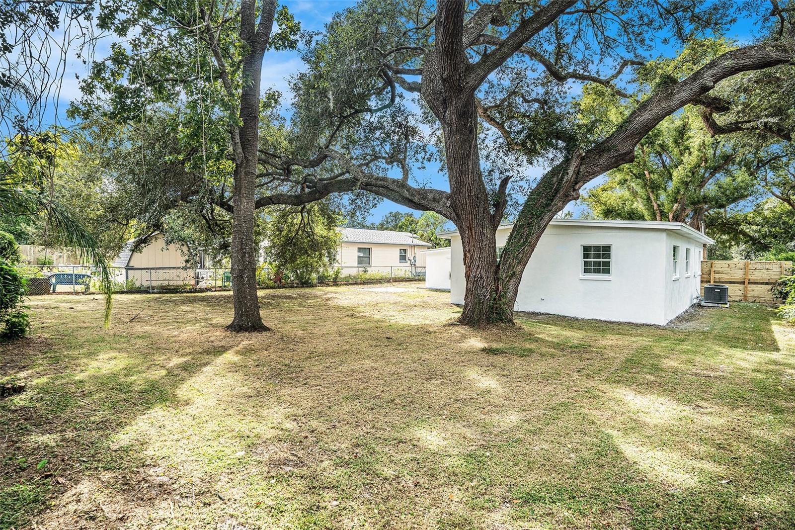 Listing photo id 20 for 9511 Willow Avenue