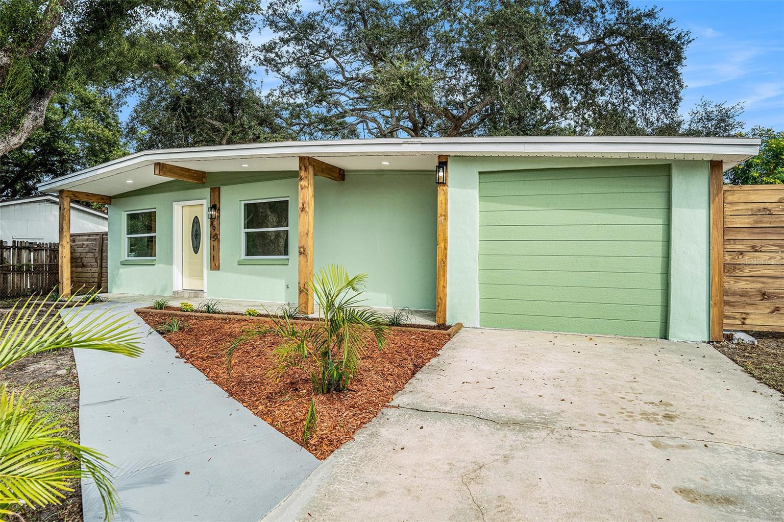Listing photo id 24 for 9511 Willow Avenue