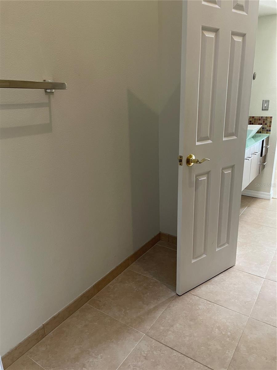 Image 24 of 46 For 323 Madeira Circle