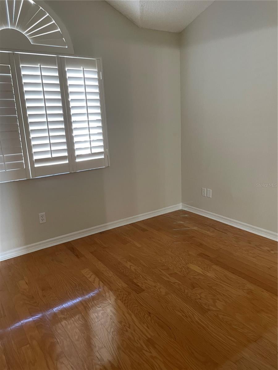 Image 29 of 46 For 323 Madeira Circle