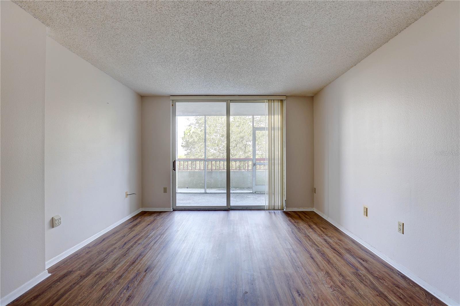 Image 14 of 35 For 2333 Feather Sound Drive A401