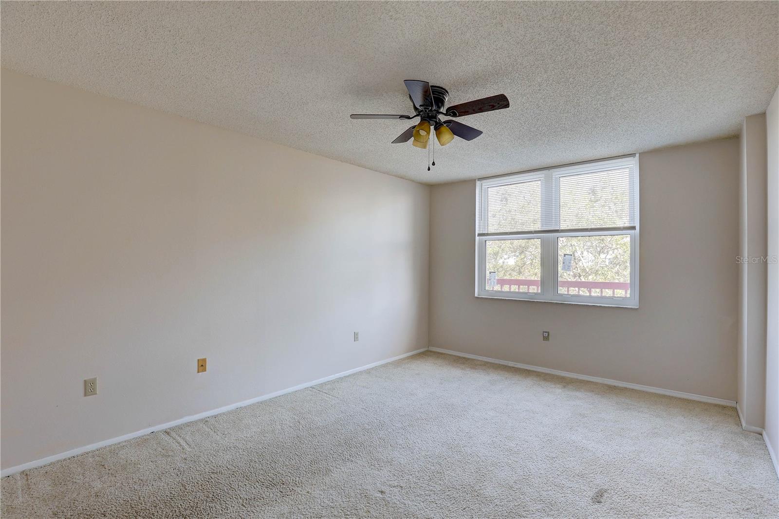 Image 15 of 35 For 2333 Feather Sound Drive A401