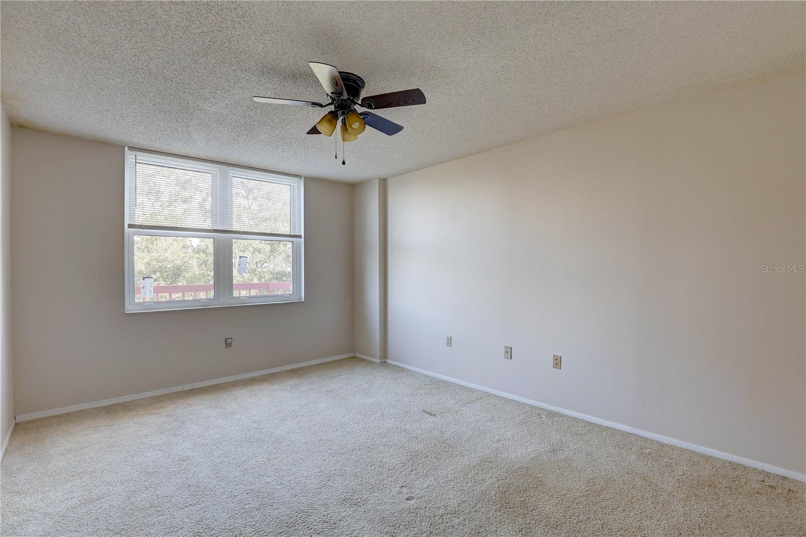 Image 16 of 35 For 2333 Feather Sound Drive A401