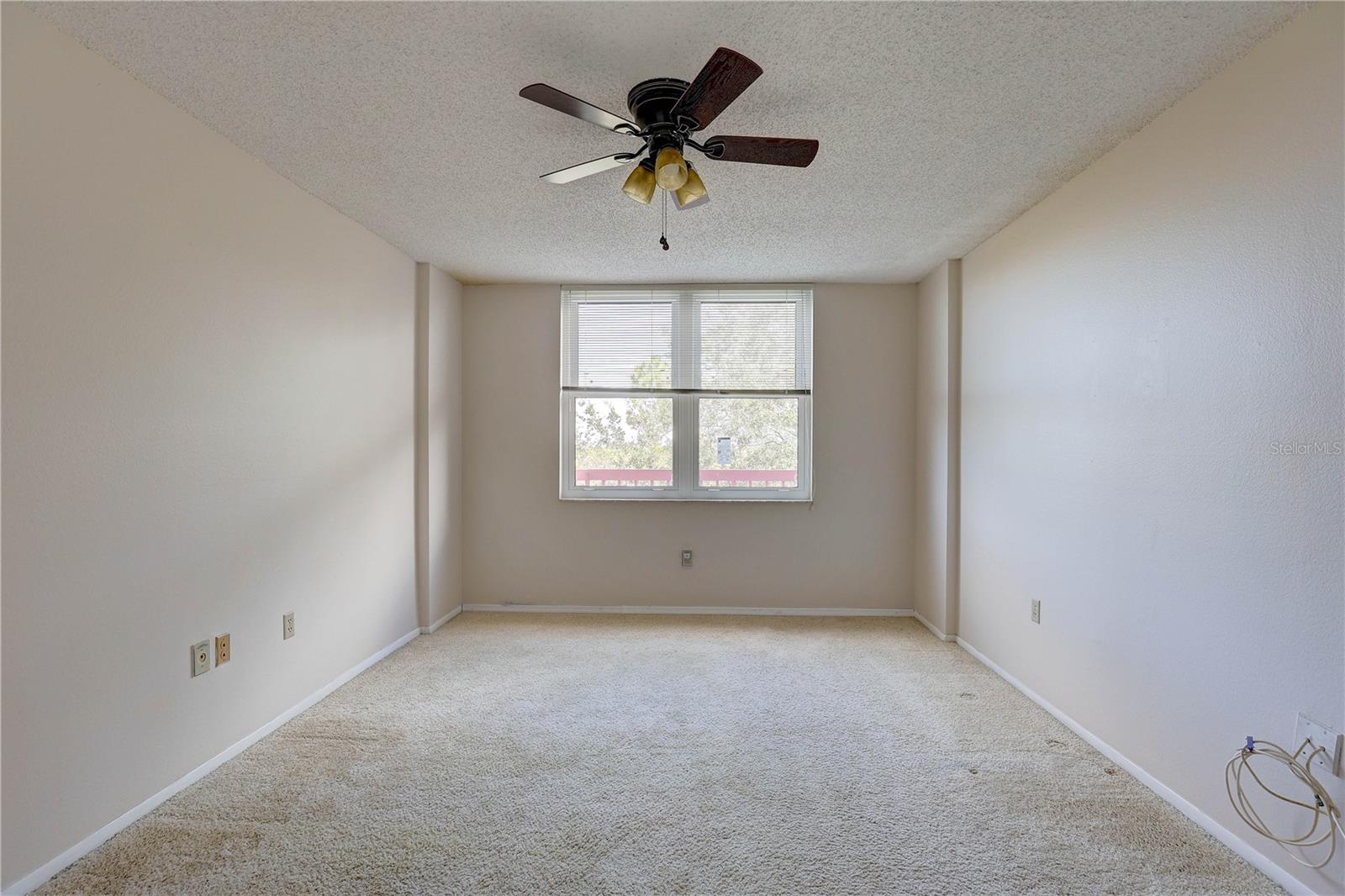 Image 21 of 35 For 2333 Feather Sound Drive A401