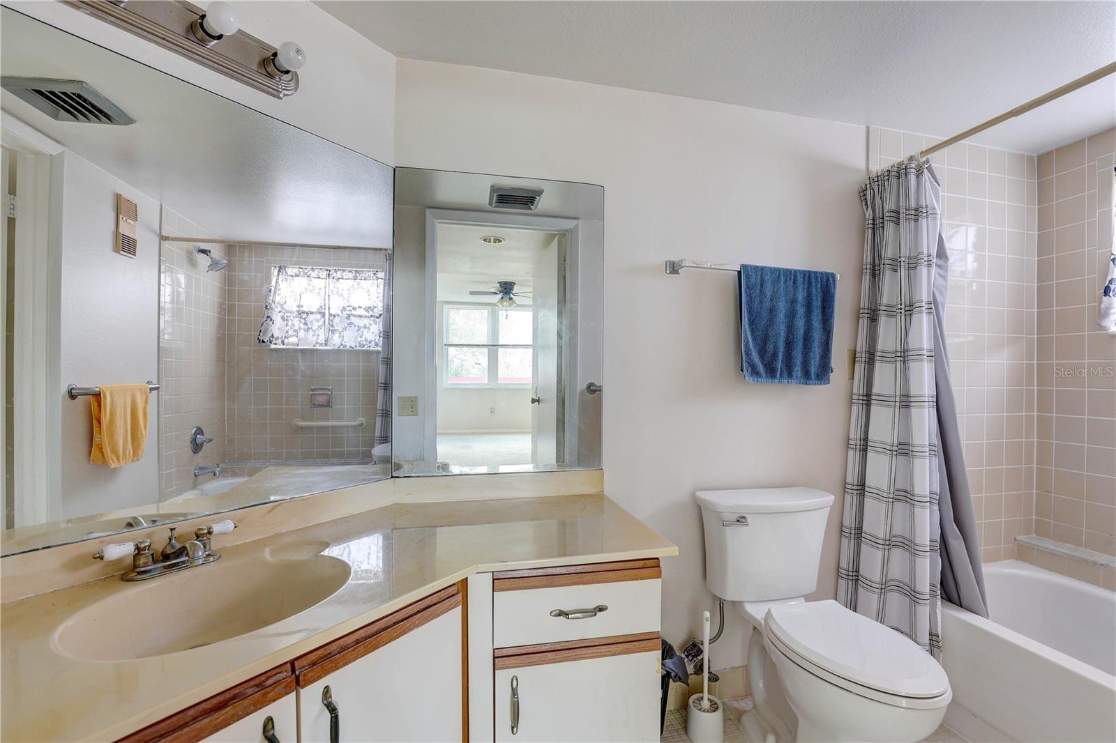 Image 24 of 35 For 2333 Feather Sound Drive A401