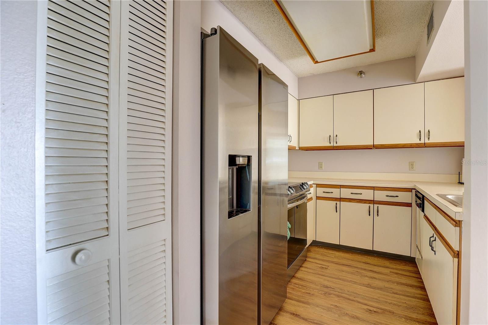 Image 27 of 35 For 2333 Feather Sound Drive A401