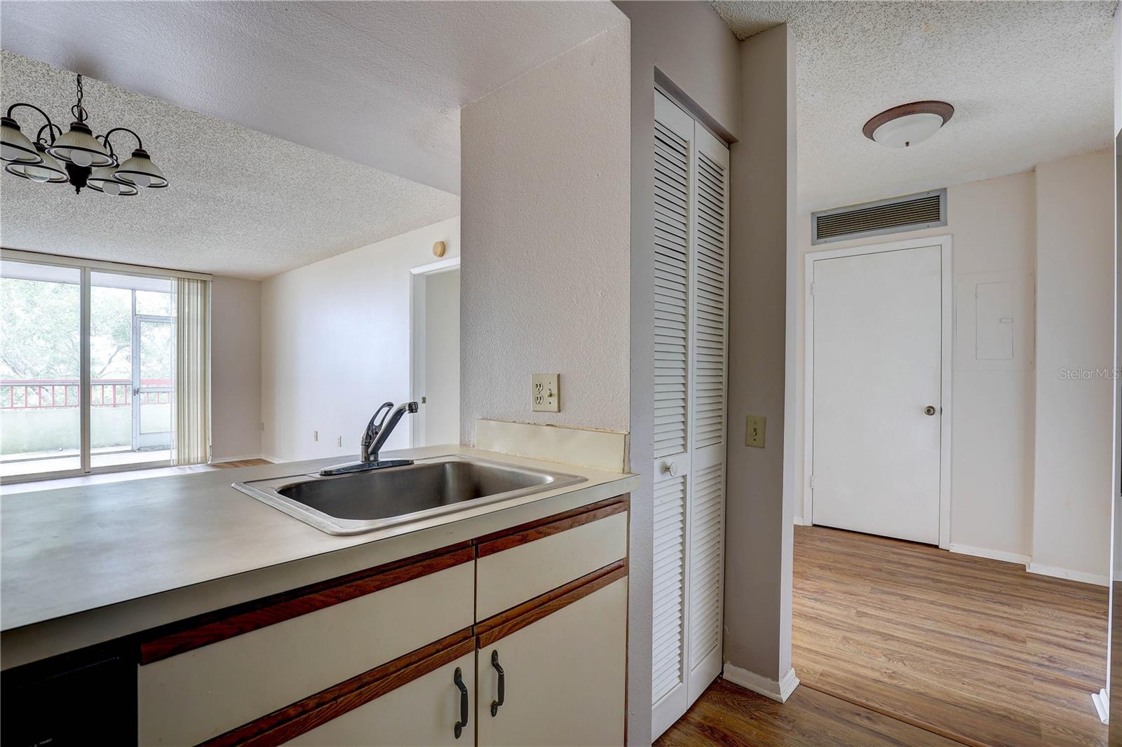 Image 28 of 35 For 2333 Feather Sound Drive A401