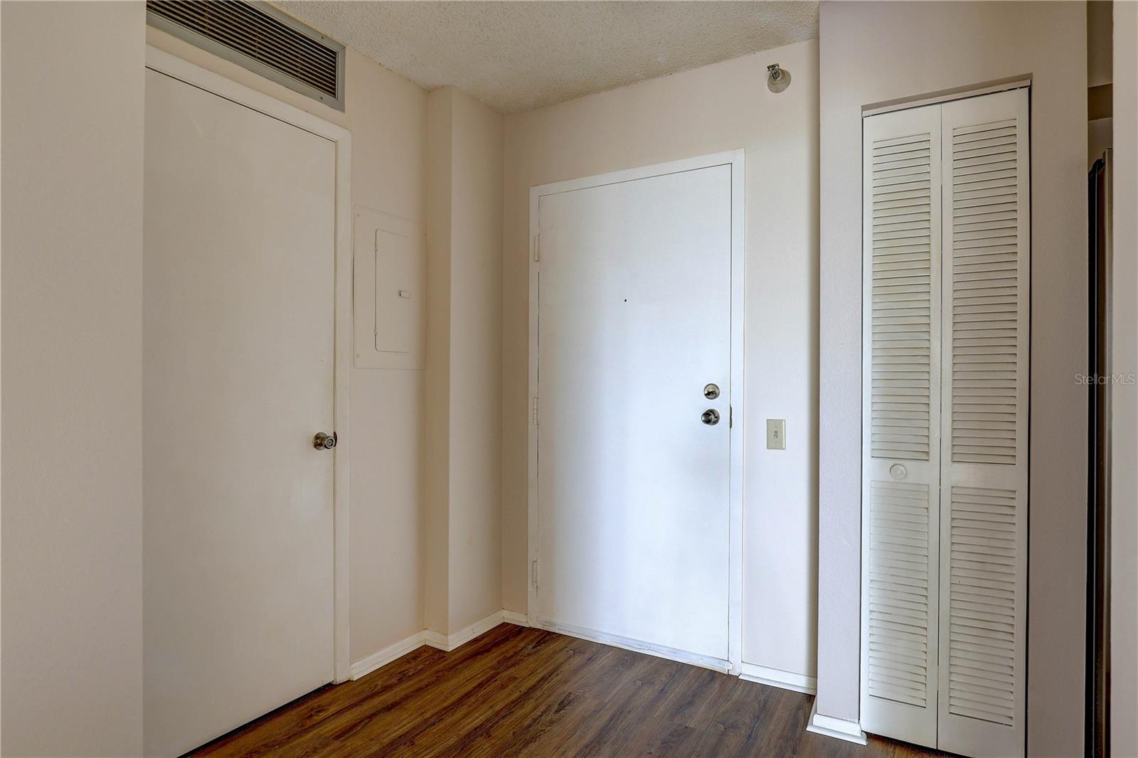 Image 29 of 35 For 2333 Feather Sound Drive A401