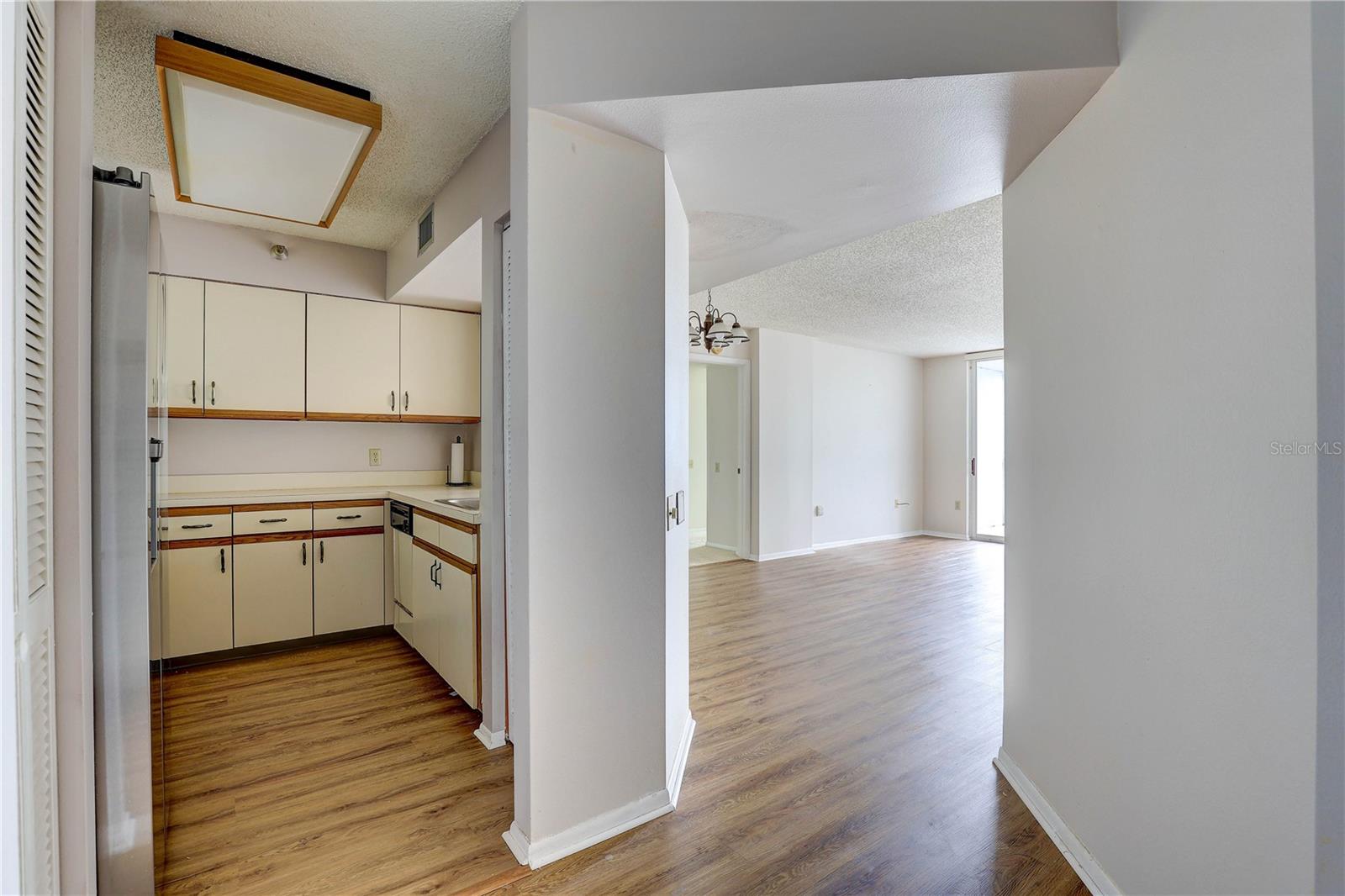 Image 31 of 35 For 2333 Feather Sound Drive A401