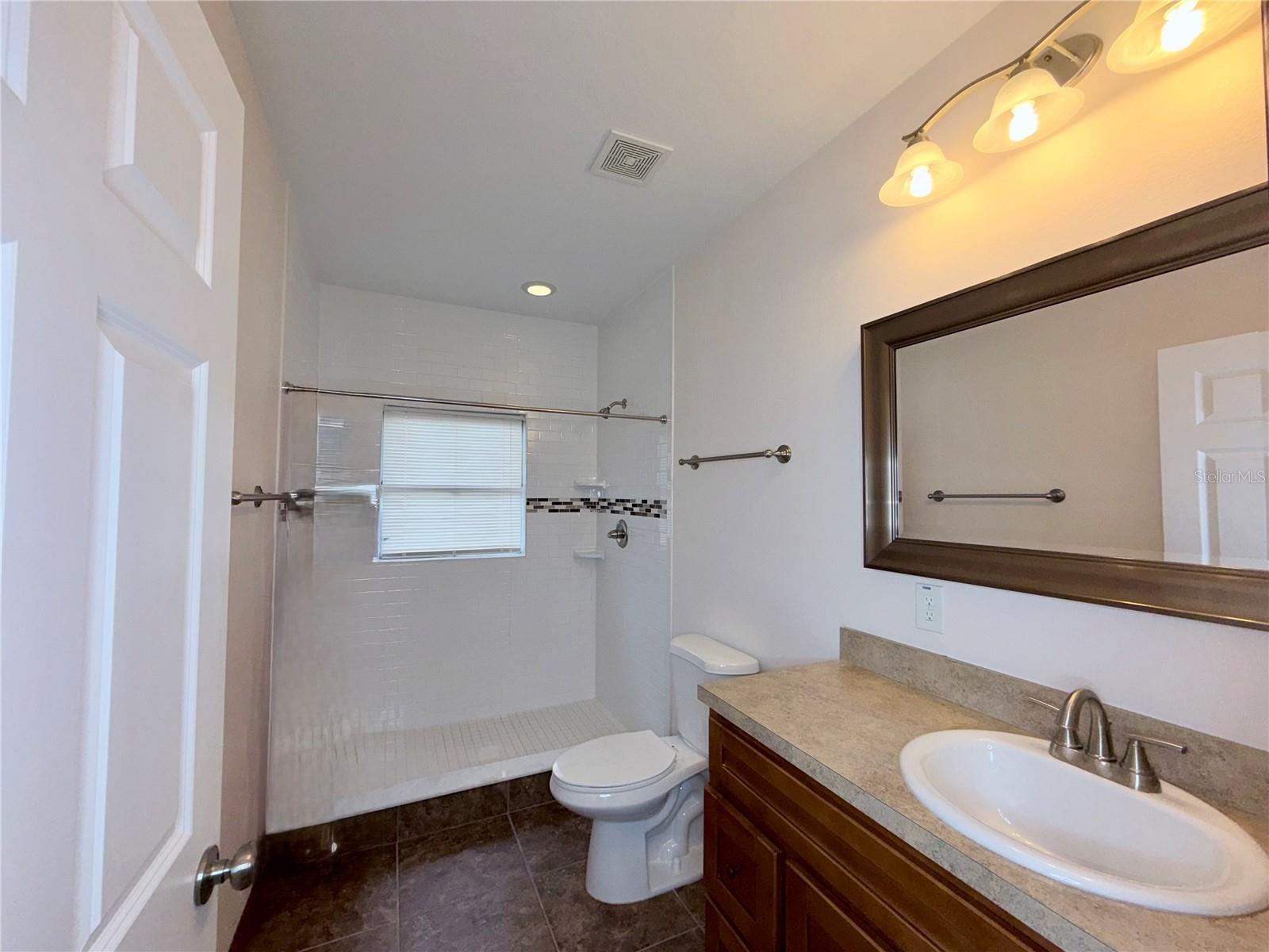 Listing photo id 15 for 1318 Humphrey Street