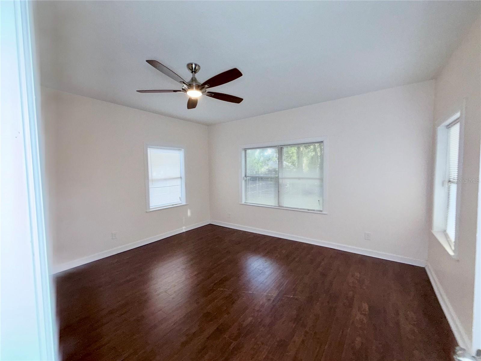 Listing photo id 16 for 1318 Humphrey Street
