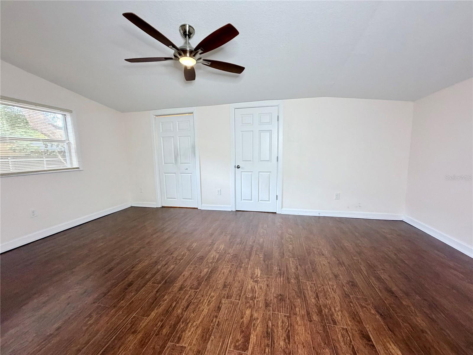 Listing photo id 17 for 1318 Humphrey Street