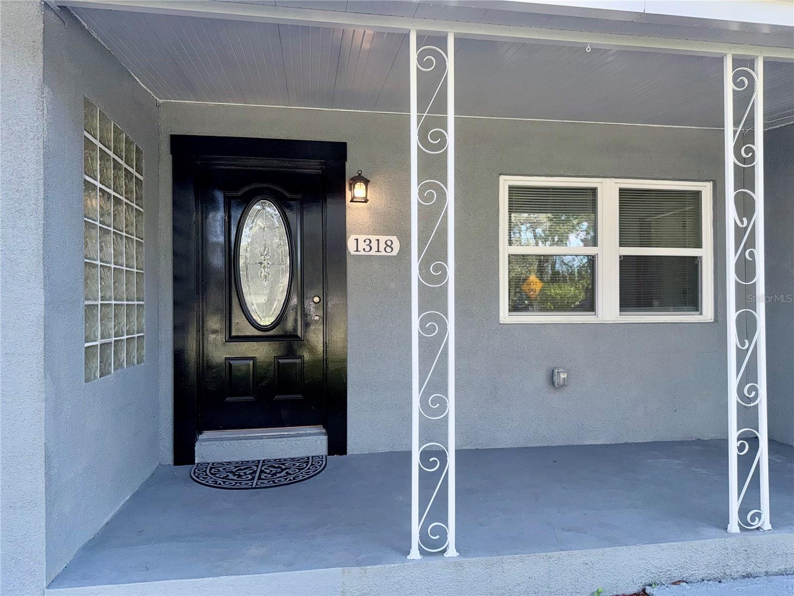 Listing photo id 0 for 1318 Humphrey Street
