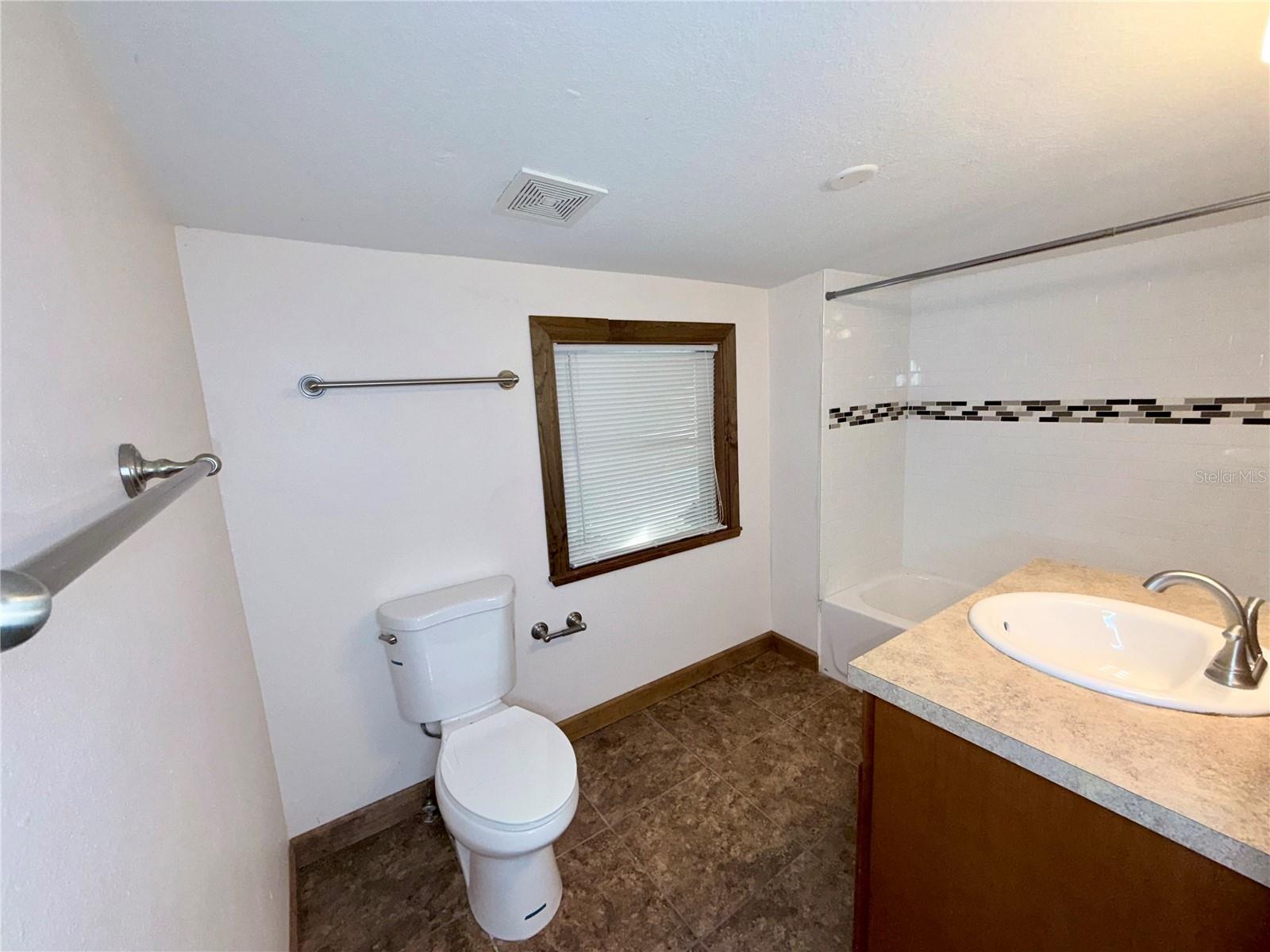 Listing photo id 18 for 1318 Humphrey Street