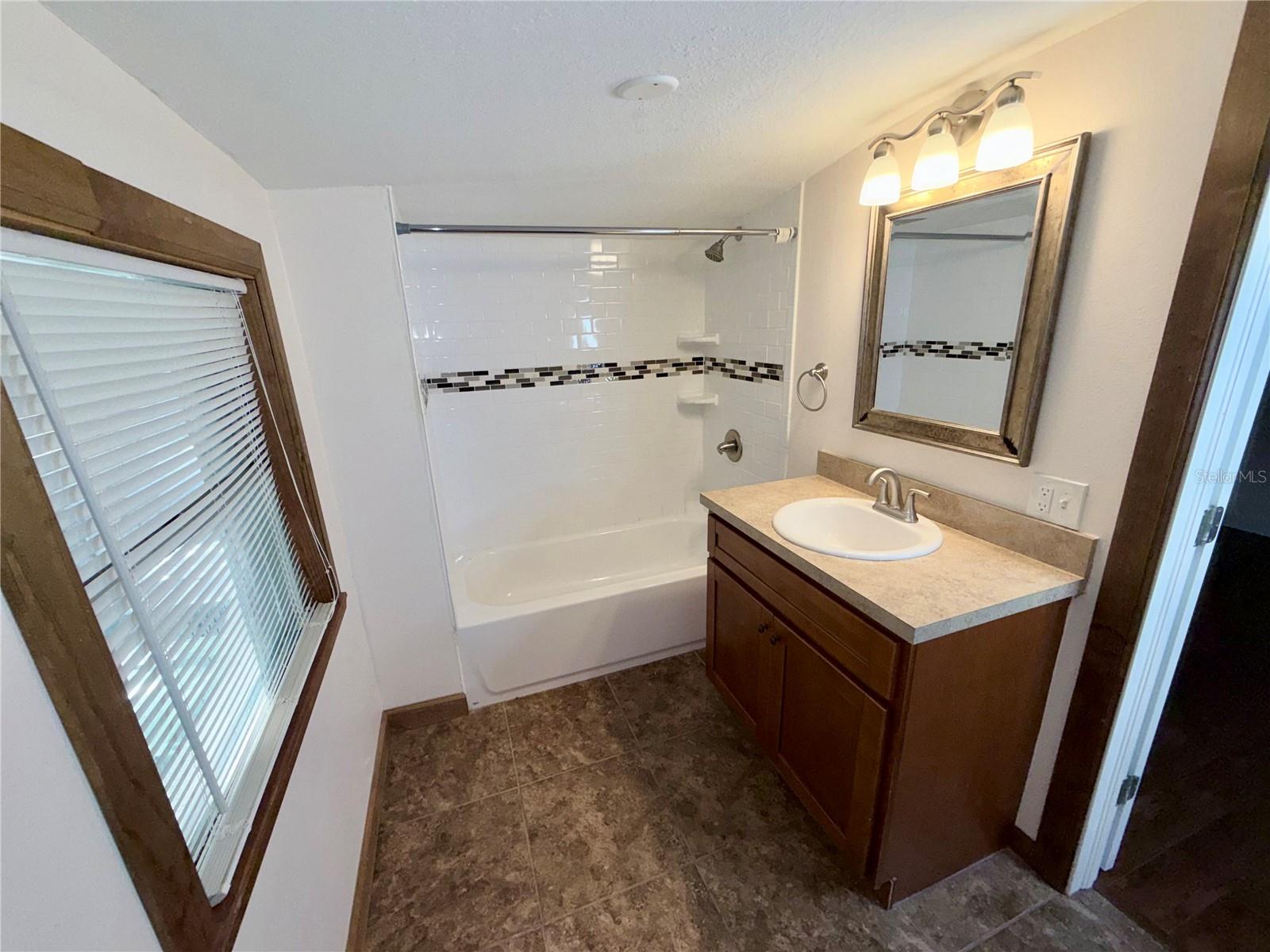 Listing photo id 19 for 1318 Humphrey Street