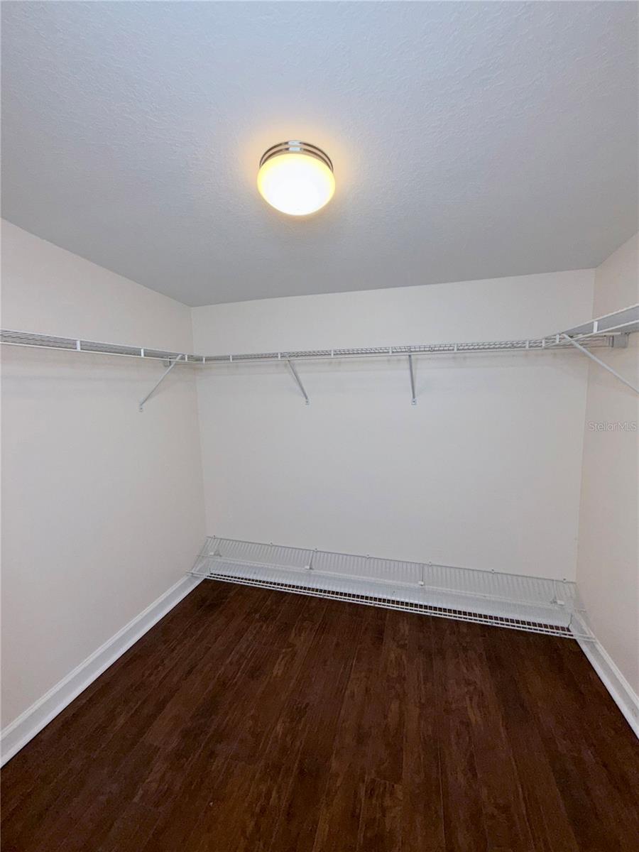 Listing photo id 20 for 1318 Humphrey Street
