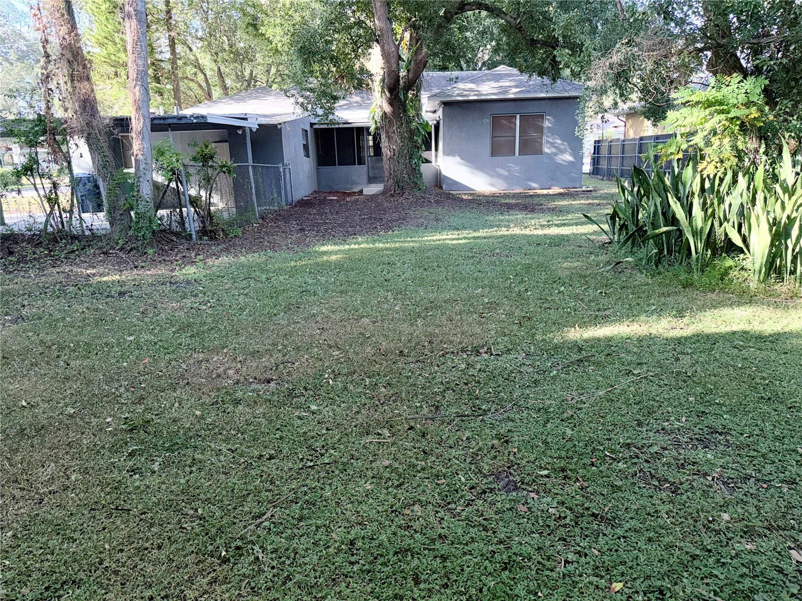 Listing photo id 22 for 1318 Humphrey Street