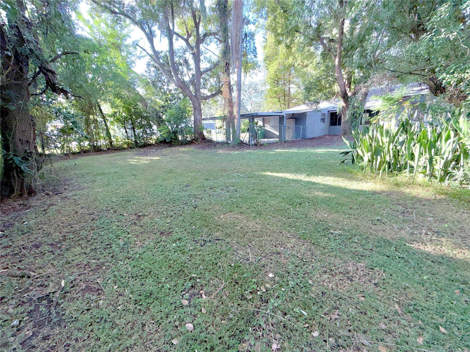 Listing photo id 23 for 1318 Humphrey Street