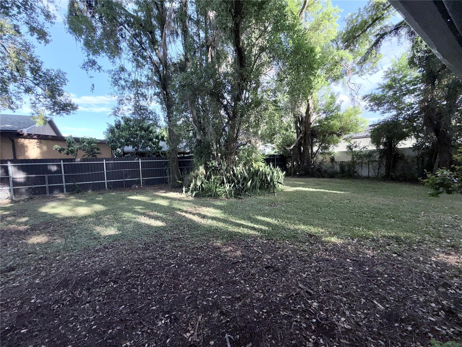 Listing photo id 24 for 1318 Humphrey Street