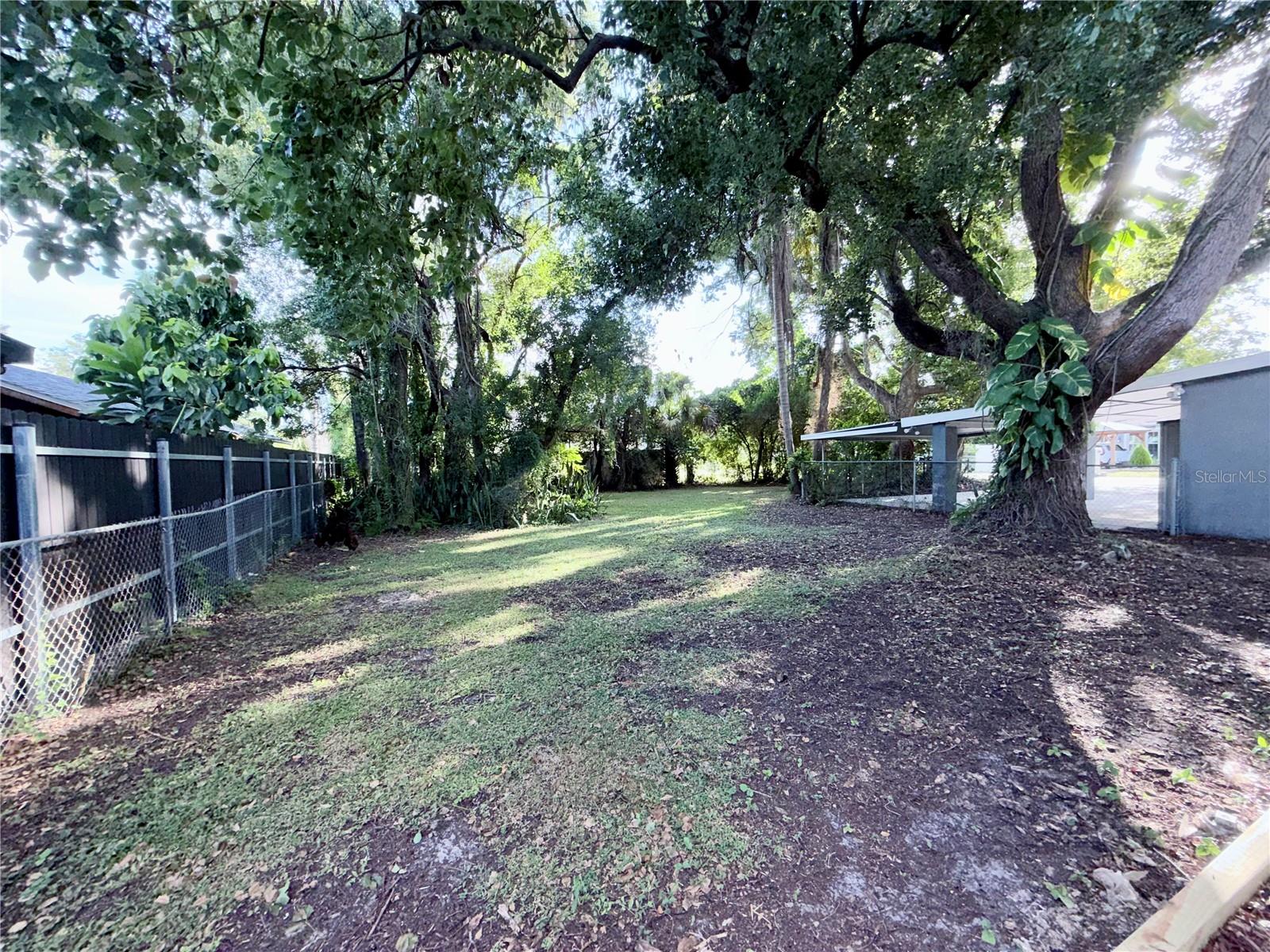 Listing photo id 25 for 1318 Humphrey Street