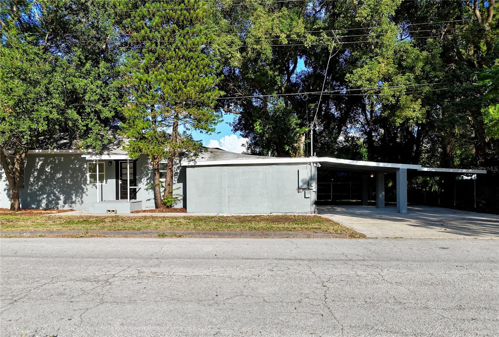 Listing photo id 2 for 1318 Humphrey Street