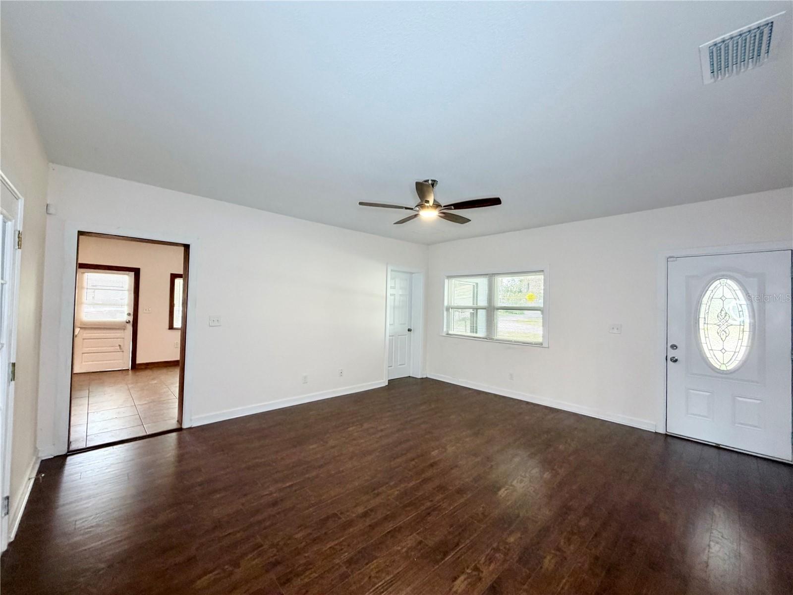 Listing photo id 4 for 1318 Humphrey Street
