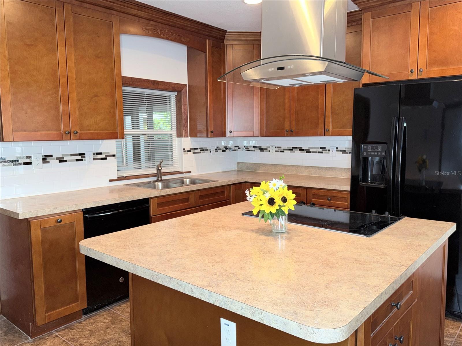 Listing photo id 6 for 1318 Humphrey Street