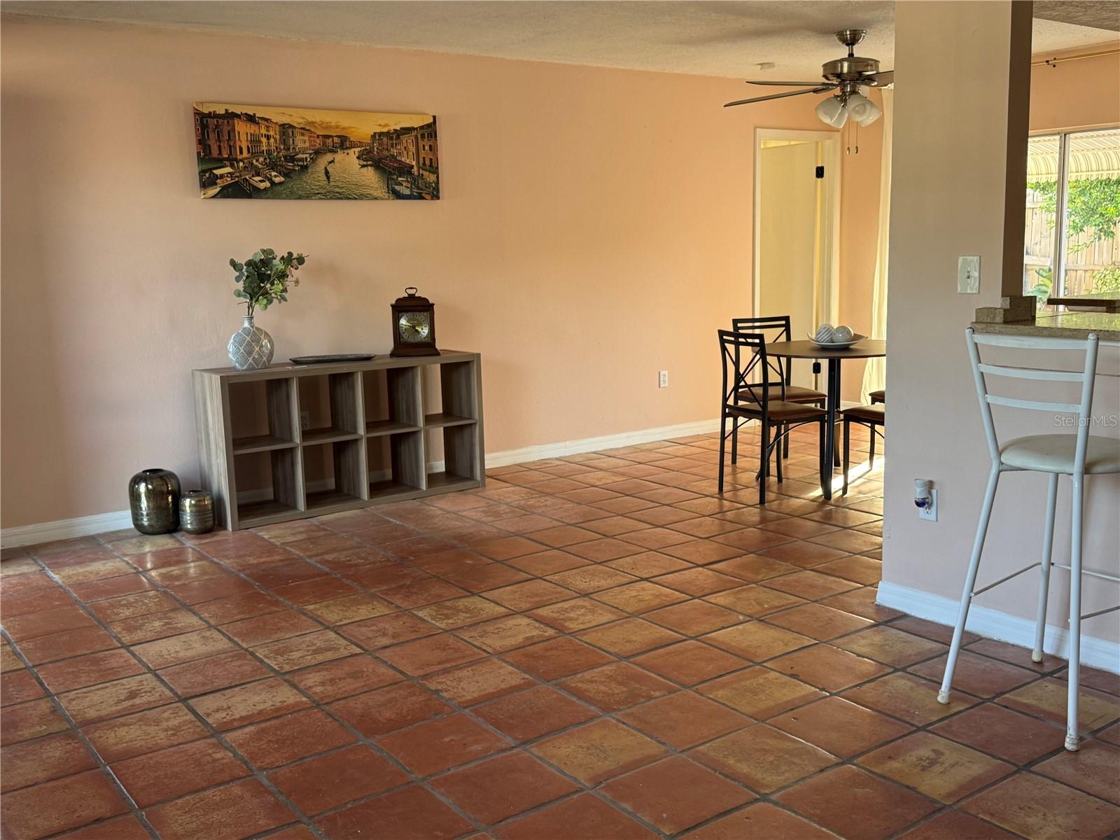 Listing photo id 8 for 3707 Pinehurst Drive