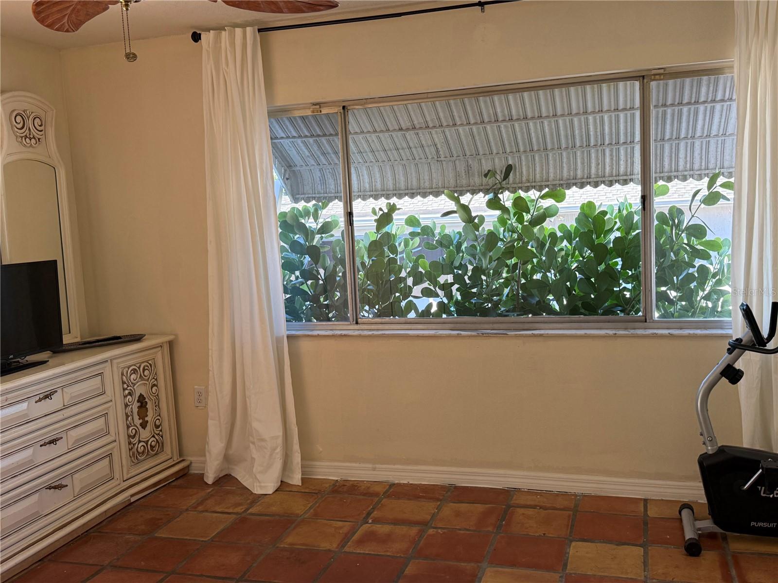 Listing photo id 9 for 3707 Pinehurst Drive