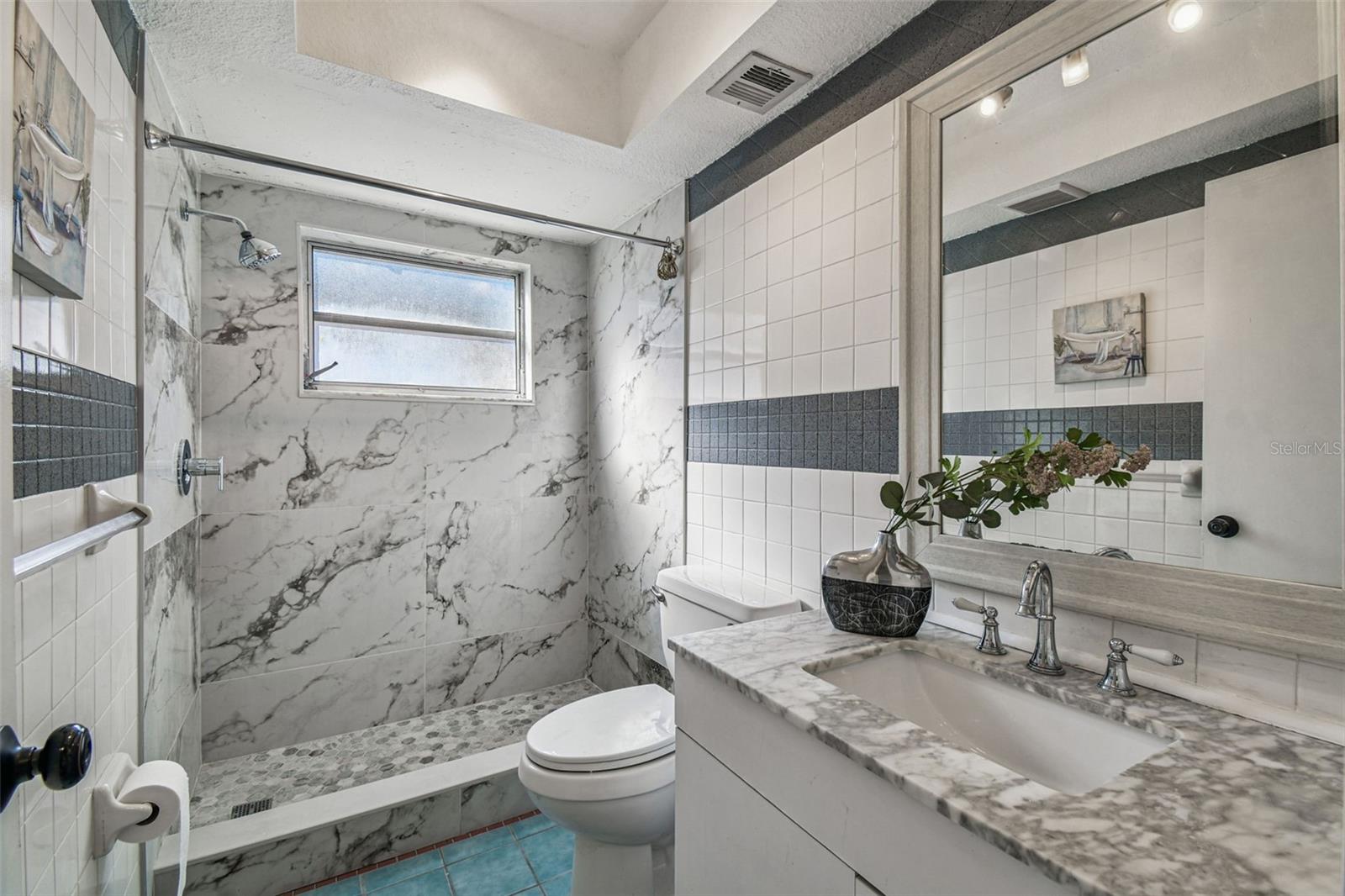 Listing photo id 14 for 3707 Pinehurst Drive