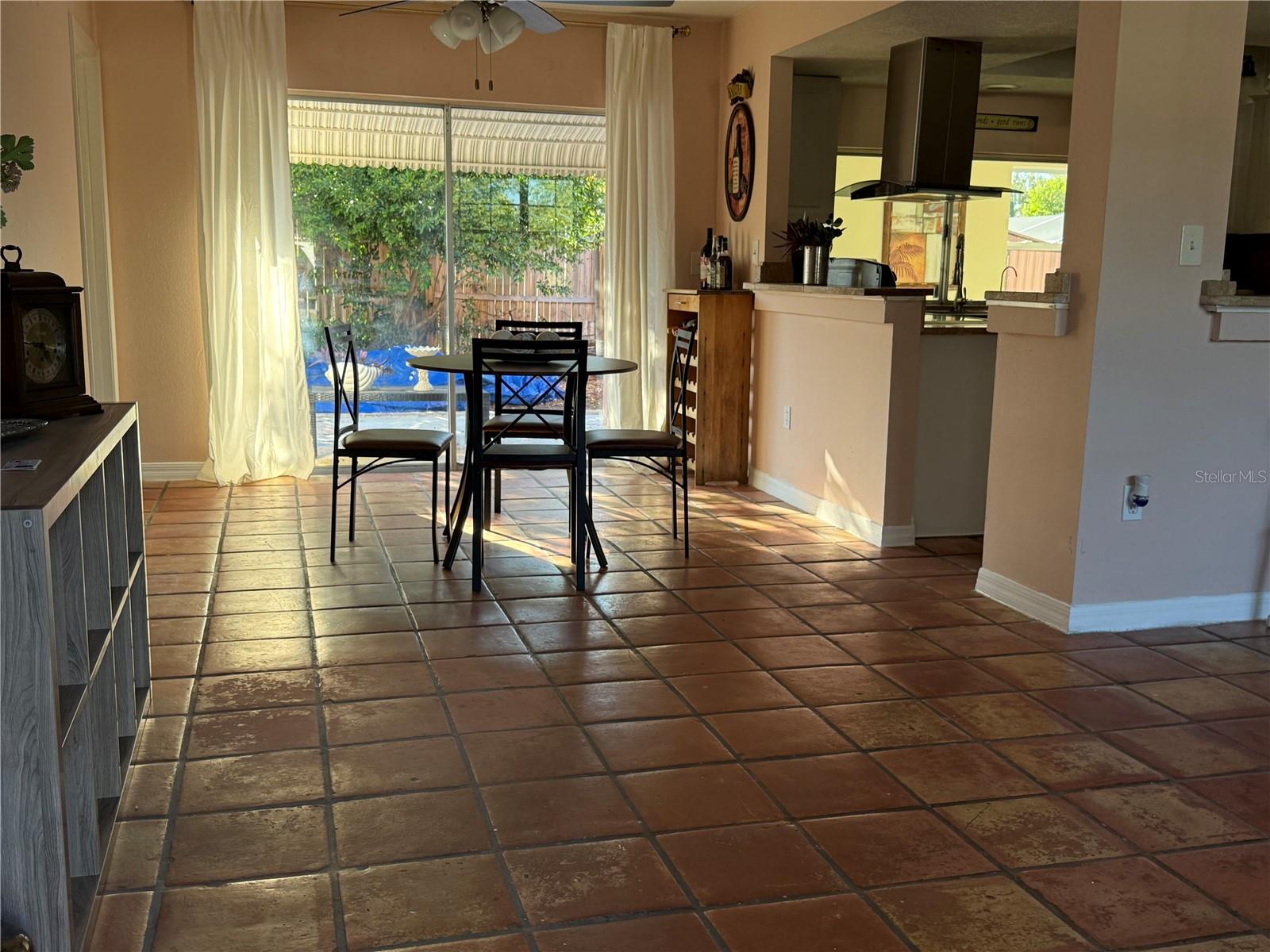 Listing photo id 1 for 3707 Pinehurst Drive