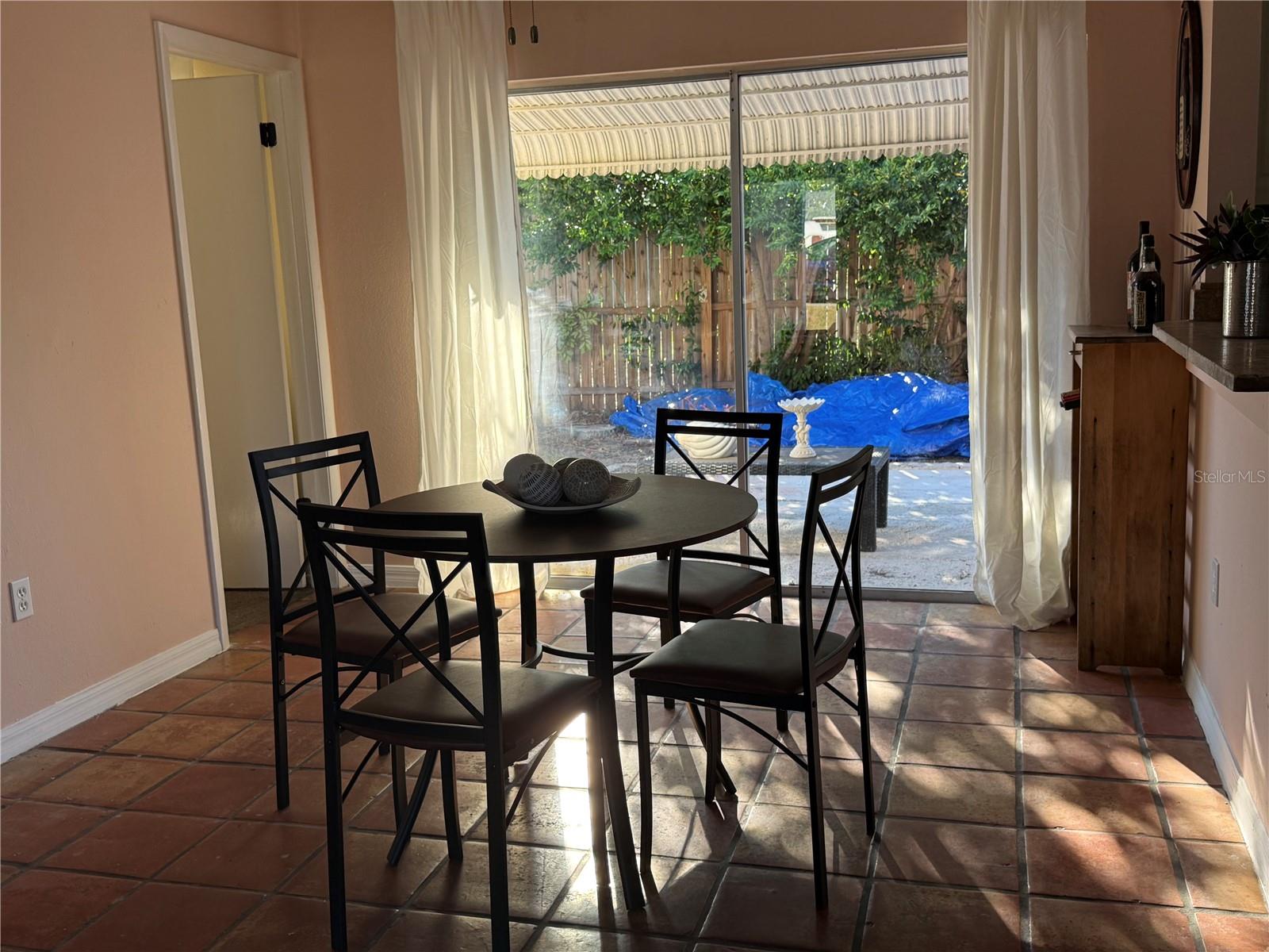 Listing photo id 2 for 3707 Pinehurst Drive