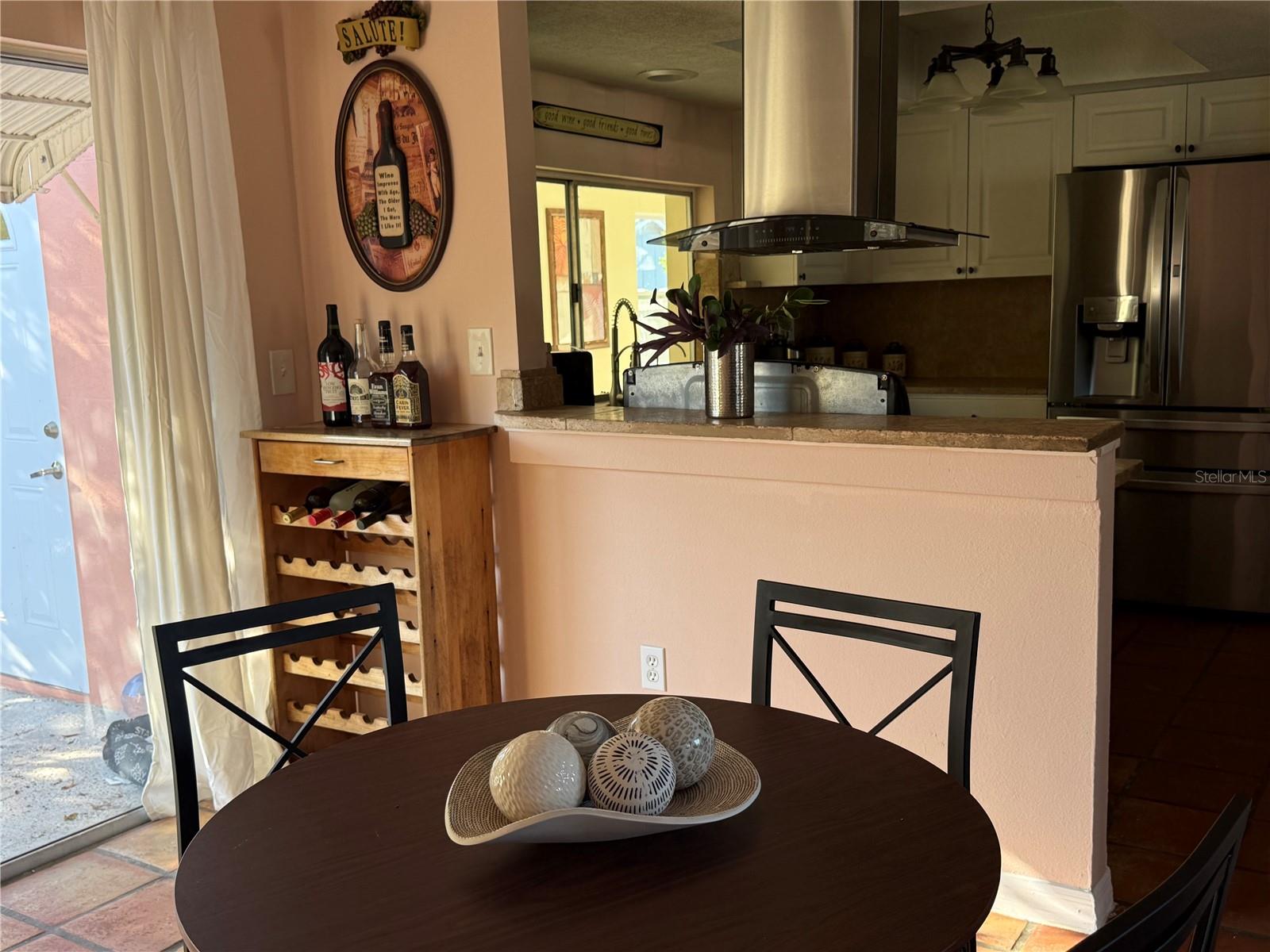 Listing photo id 4 for 3707 Pinehurst Drive