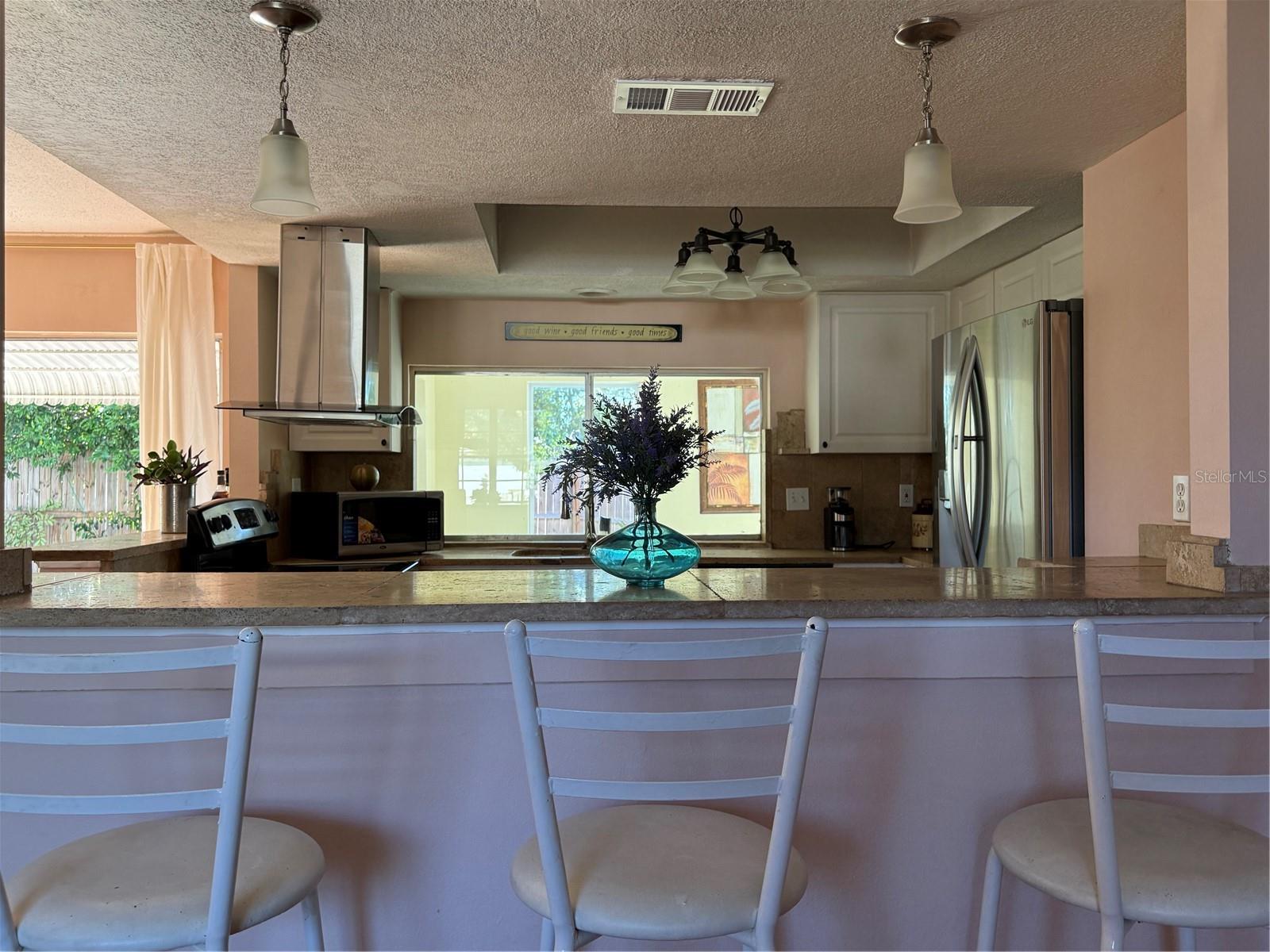 Listing photo id 5 for 3707 Pinehurst Drive