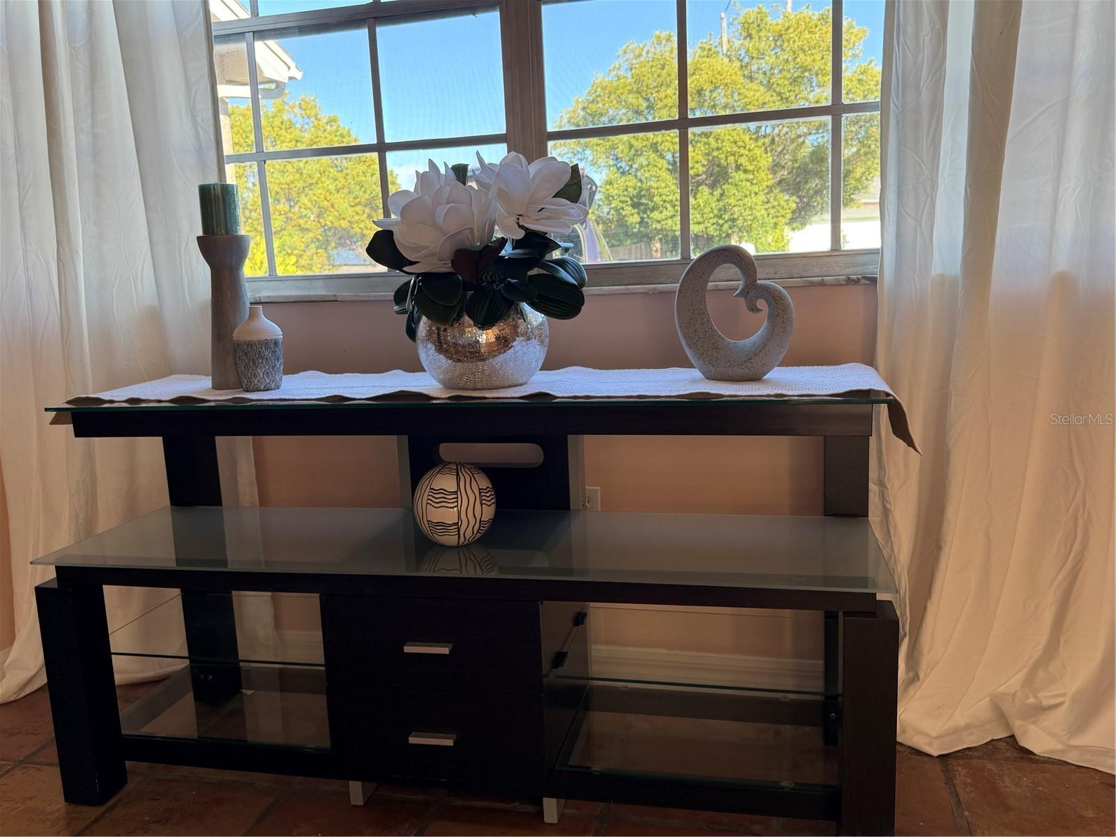 Listing photo id 6 for 3707 Pinehurst Drive