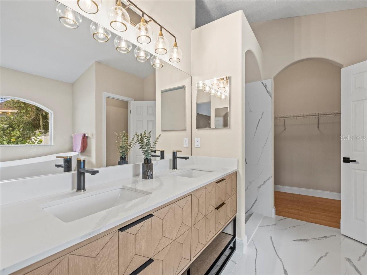 Image 37 of 72 For 6840 Sparkling Way