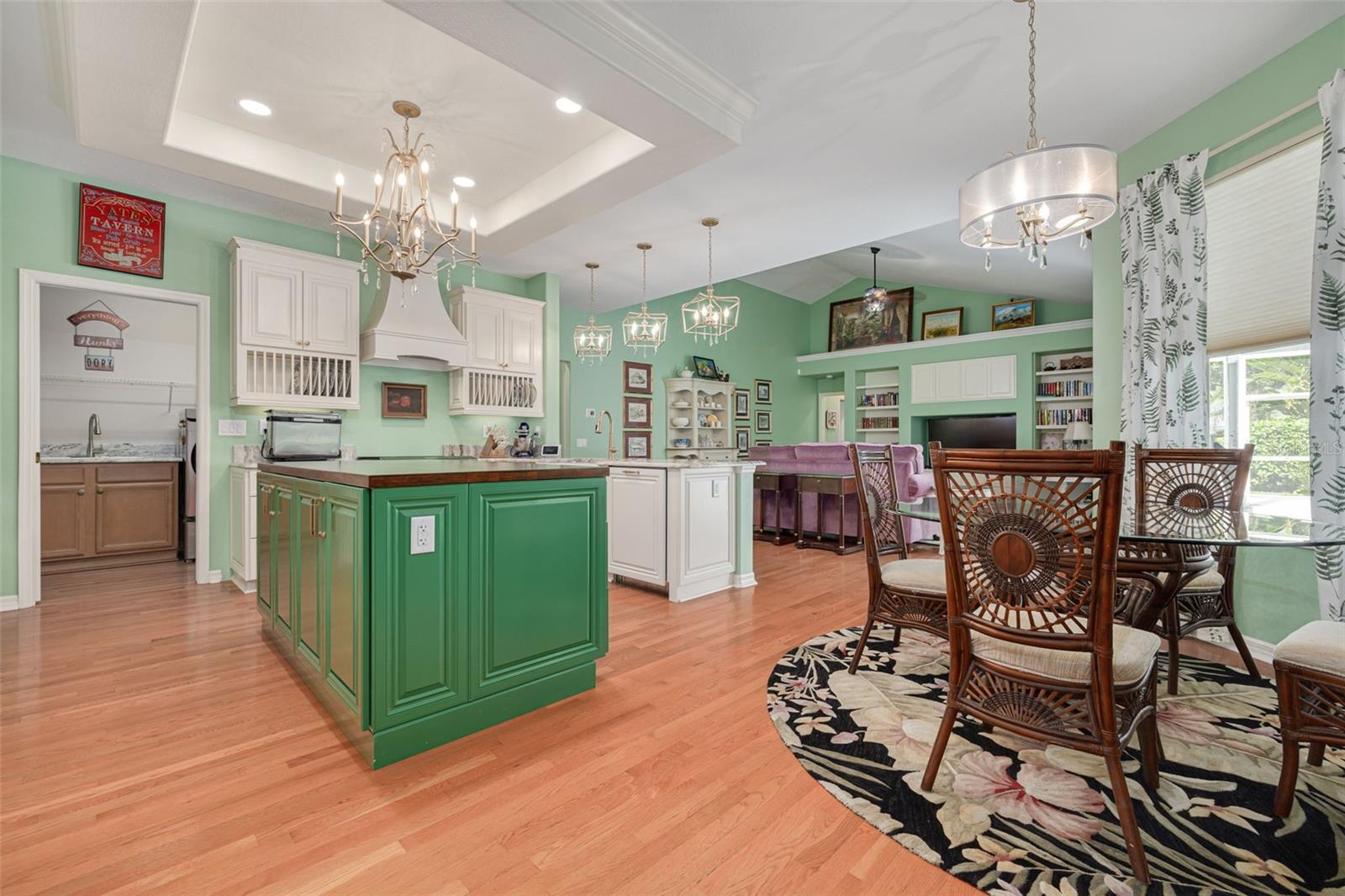 Image 14 of 47 For 9116 Woodridge Run Drive