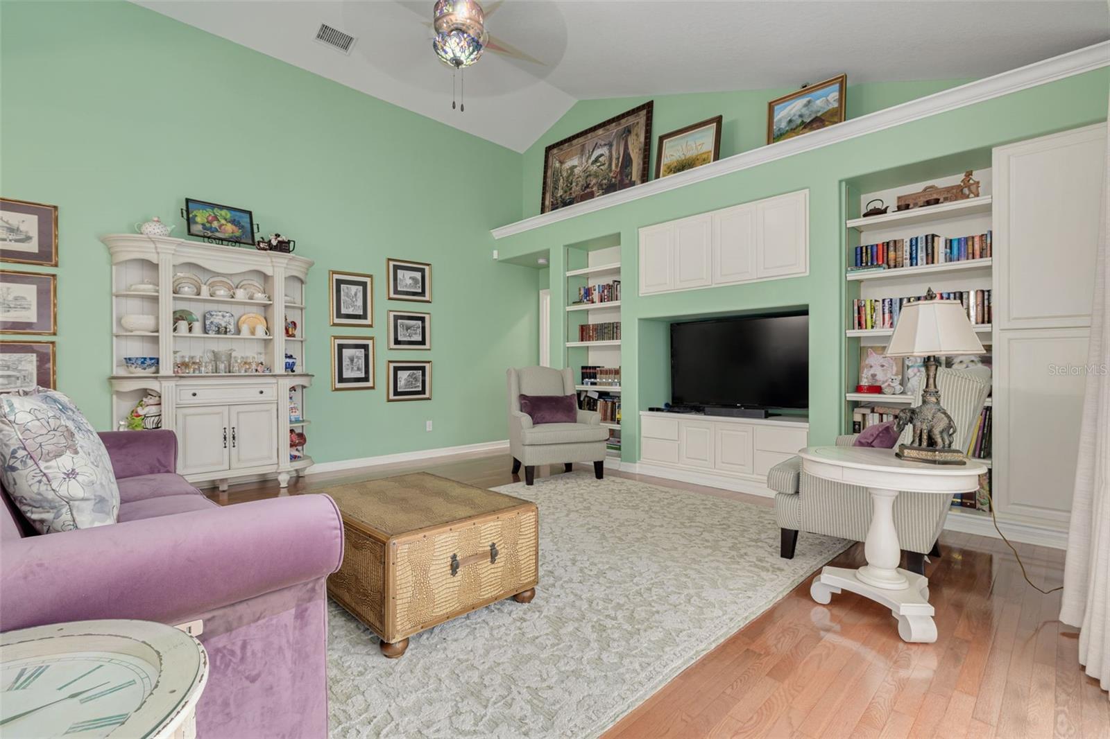 Image 18 of 47 For 9116 Woodridge Run Drive