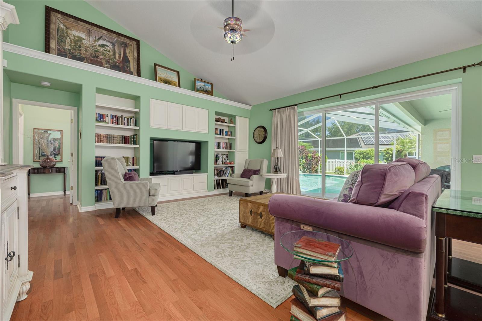 Image 19 of 47 For 9116 Woodridge Run Drive